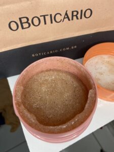 Esfoliante de bumbum linha Pessegura cuide-se bem da O Boticário resenha